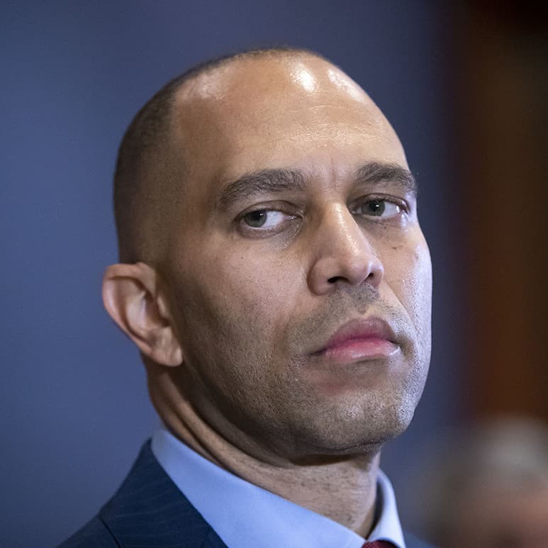 Will Donald Trump publicly insult Hakeem Jeffries by October 31, 2026?